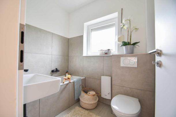 GIG Gerlach Immobilien Hamburg - Badezimmer mit Badewanne deintausender.de